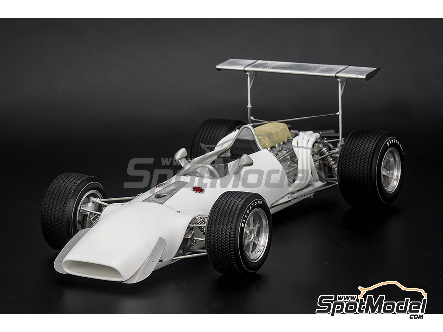 Model Factory Hiro K828: Car scale model kit 1/12 scale
